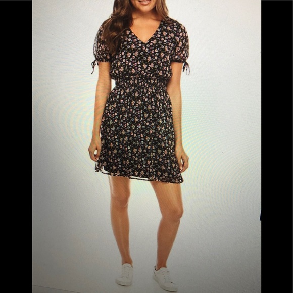 As U Wish Dresses & Skirts - Short sleeve smocked waist printed dress